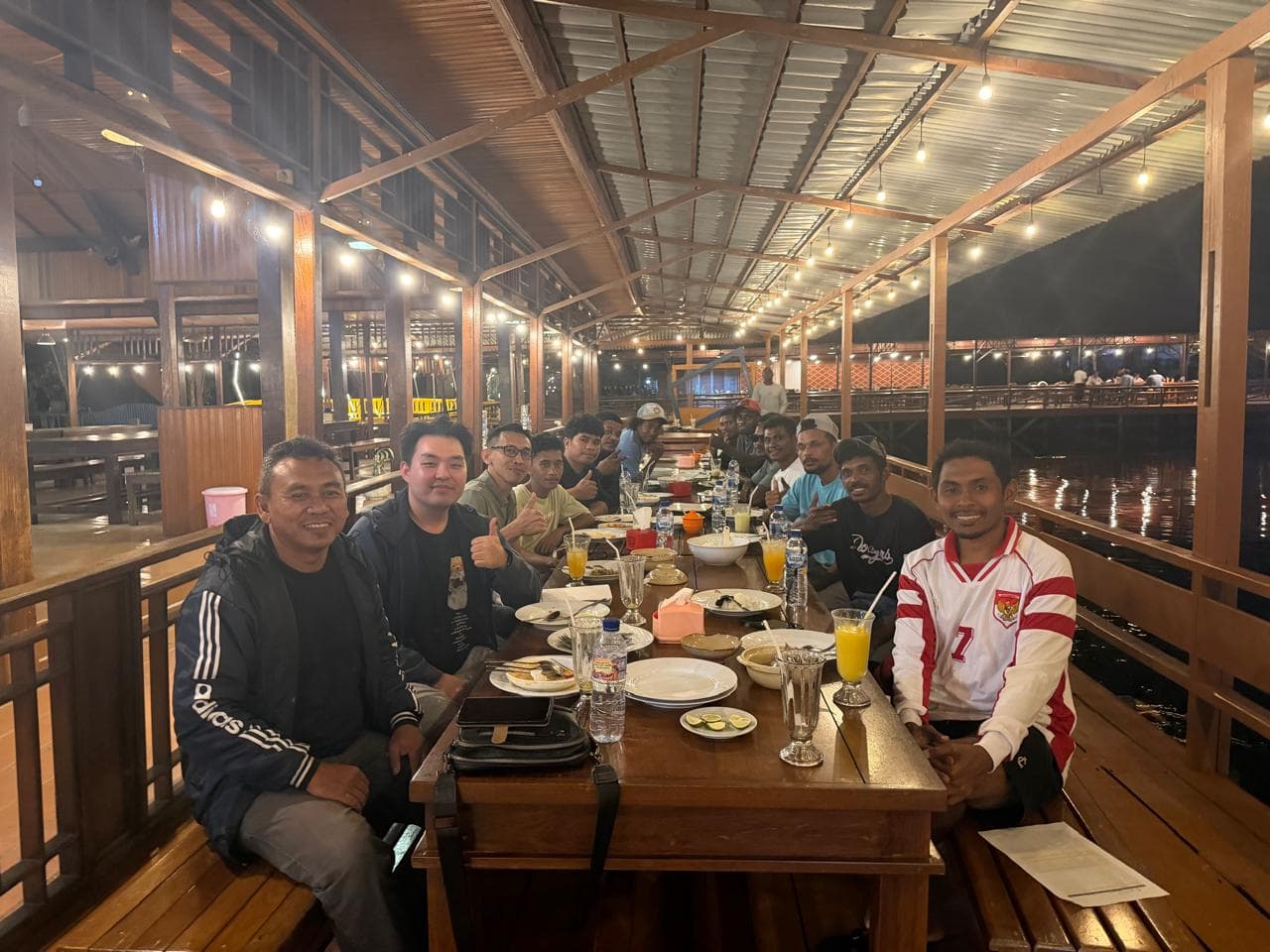 Acara ramah tamah dan makan malam bersama seluruh staf